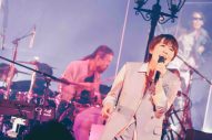 原由子、初LIVE映像作品収録の「あじさいのうた」ライブ映像をYouTubeで公開 - 画像一覧（1/2）