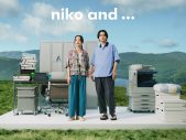 北村匠海（DISH//）＆清原果耶「niko and …」夏のシーズンビジュアルで「であうにあう編集部」の部員に - 画像一覧（2/14）
