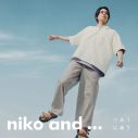 北村匠海（DISH//）＆清原果耶「niko and …」夏のシーズンビジュアルで「であうにあう編集部」の部員に - 画像一覧（3/14）