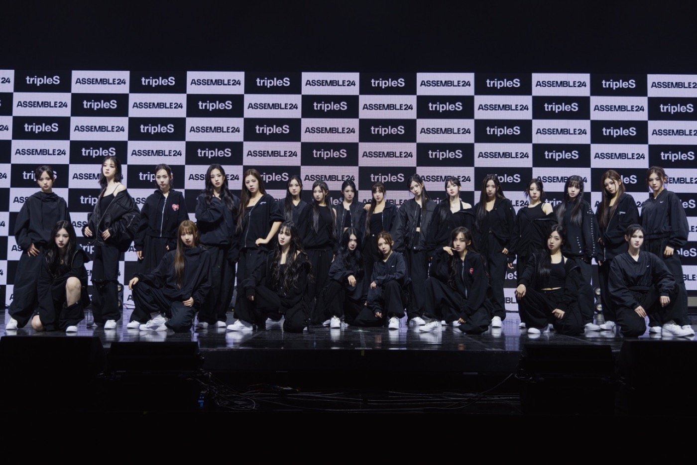 tripleS、K-POP女性グループ最多人数24人の完全体で初のショーケースライブ開催！日本にも本格進出
