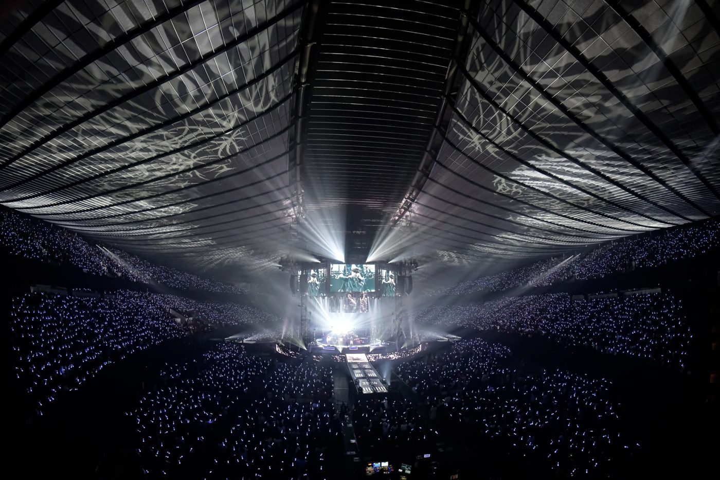 L’Arc～en～Cielアリーナツアー。「今がいちばんカッコいい」とhydeが語る理由をステージングから紐解く - 画像一覧（1/14）