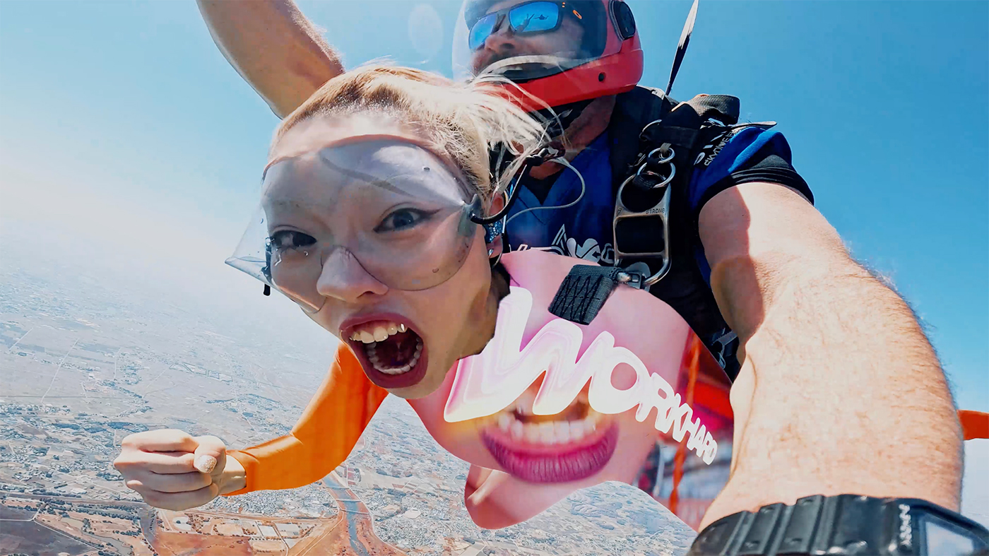 ちゃんみながスカイダイビング！沢村一樹、竹内力、那須川天心ら豪華キャスト参加の「WORK HARD」MV公開