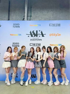 NiziU『ASEA 2025』で2年連続2冠達成！「これからも一生懸命頑張って、良い音楽をお届けできるよう努めます」