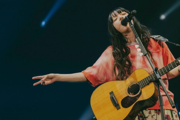 【ライブレポート】あいみょん、全42公演に及ぶ全国ツアーが大団円！「ドルフィン・アパート、完走！」