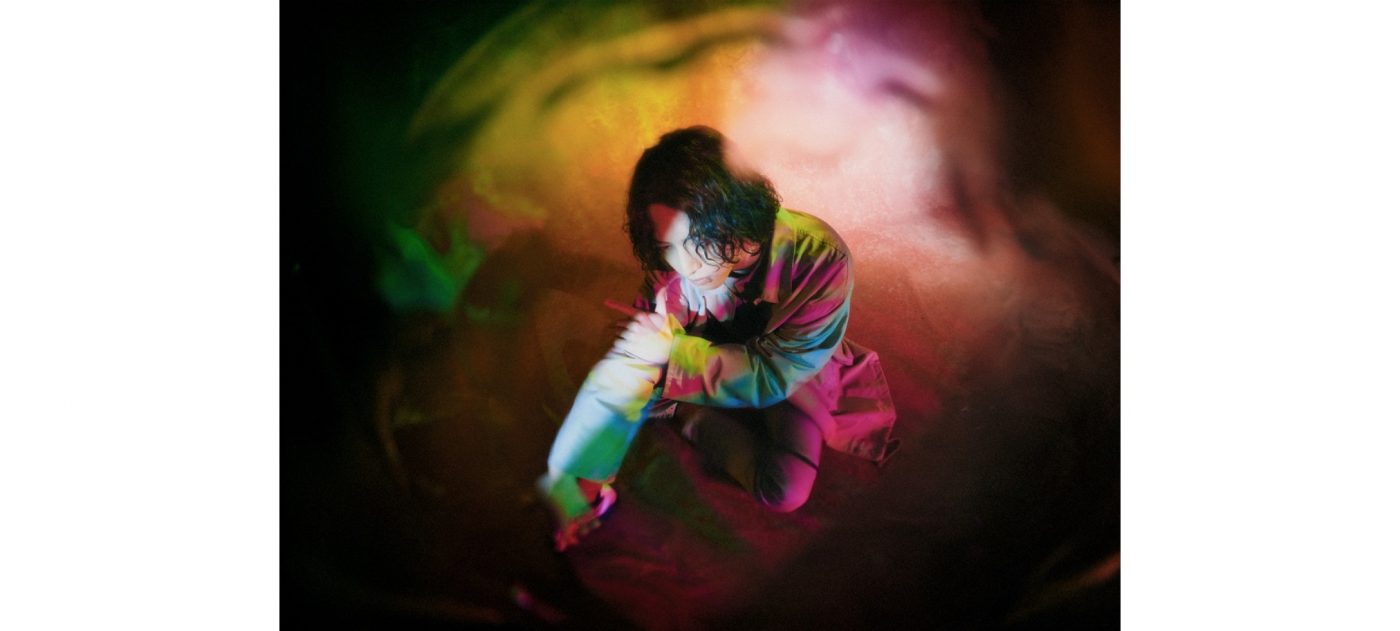 キタニタツヤ、話題のアニメ『平穏世代の韋駄天達』OPテーマ「聖者の行進」を担当