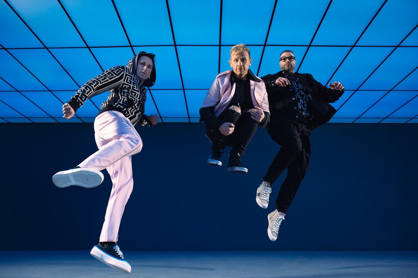 ミューズ、ニューアルバムより表題曲「ウィル・オブ・ザ・ピープル」をリリース＆MV解禁