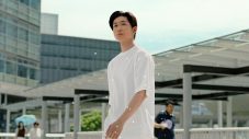 松下洸平、KUWATA BANDの楽曲が幻想的なシーンを演出するユニクロの新TVCMに出演 - 画像一覧（6/11）