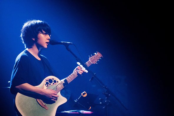 崎山蒼志、女王蜂主催対バンツアーの仙台公演に出演！ 未発表の新曲も初披露