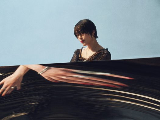 AAAMYYY、anoとコラボした「あの笑み feat. ano」を配信リリース