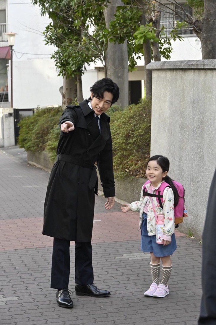 ディーン・フジオカ、ドラマ『パンドラの果実』より愛娘とのほっこり親子ショットを公開