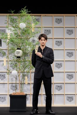 佐野勇斗、エスパス タグ・ホイヤー表参道リニューアルオープンのテープカットセレモニーに登場