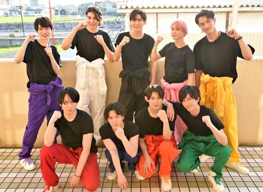 「定年を迎える監督に感謝を伝えたい」。Snow Man、バドミントン部員のお願いを全力応援