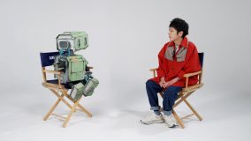映画『ＴＡＮＧ  タング』より、タングが二宮和也にインタビューする特別映像公開