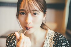 櫻坂46・守屋麗奈、デート気分を演出する1st写真集先行カット第3弾公開