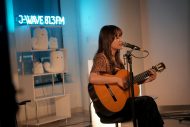 【レポート】iri、『J-WAVE BAR』で20名のファンを前に生歌を披露！「これが終わったらお酒を飲みたいと思います（笑）」 - 画像一覧（7/8）