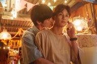 草川拓弥（超特急）を西垣匠がバックハグ！ ドラマ『みなと商事コインランドリー2』第1話場面写真公開。レギュラーキャストも再集結 - 画像一覧（1/8）