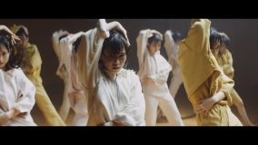 櫻坂46、山下瞳月がセンターを務める三期生楽曲「静寂の暴力」のMV公開