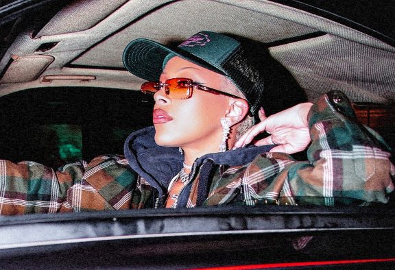 ドージャ・キャット、再始動！ 1年ぶりの新曲「アテンション」を配信リリース＆MV公開