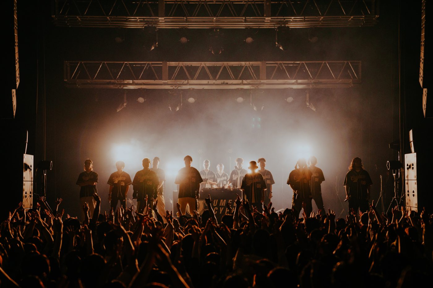 梅田サイファー、ツアー最終公演レポート。13人組ヒップホップクルーが放つバラエティと密度に感じる未来 - 画像一覧（1/14）