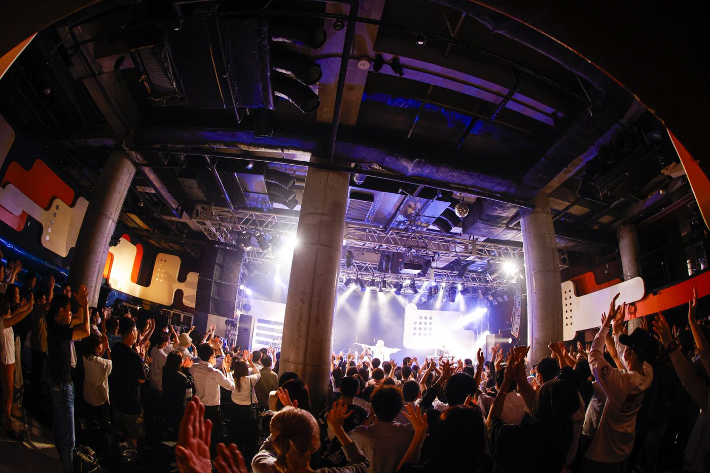 ロザリーナ、約2年ぶりのワンマンライブ。多彩な音楽性とシンガーとしての魅力が溢れた夜。デビュー5年目のステージをレポート - 画像一覧（10/10）