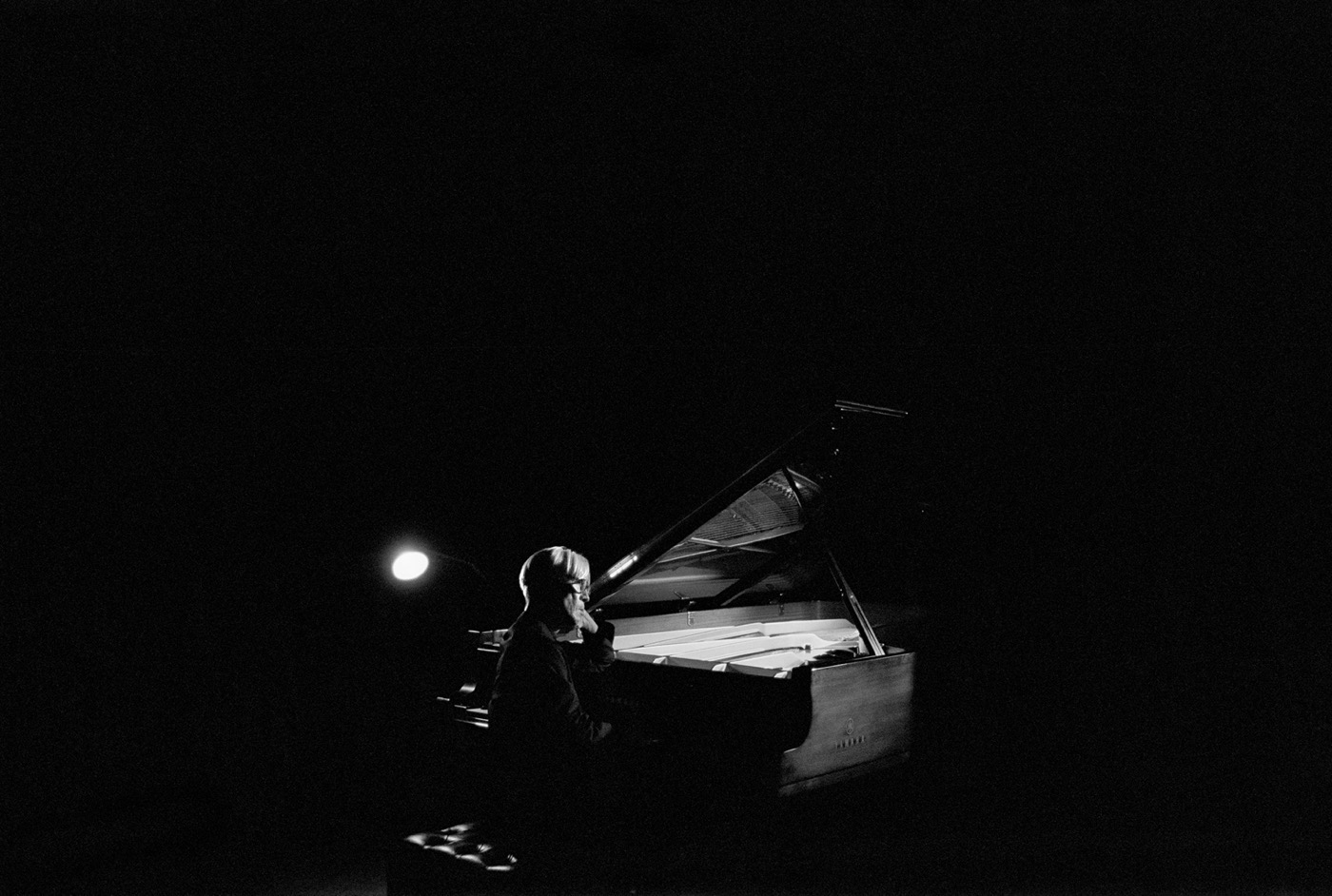 坂本龍一の音楽の軌跡を辿るNHK特番の放送が決定！ ナレーションは役所広司