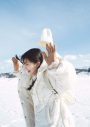 乃木坂46・久保史緒里、1st写真集『交差点』の裏表紙4パターン公開！ 秋元康による帯コメントも到着 - 画像一覧（5/6）