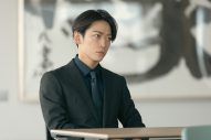 【レポート】“誘拐犯”亀梨和也VS“最恐の敵”渡部篤郎！ドラマ『ゲームの名は誘拐』初対面の緊迫対峙シーンの撮影現場レポート公開 - 画像一覧（3/4）