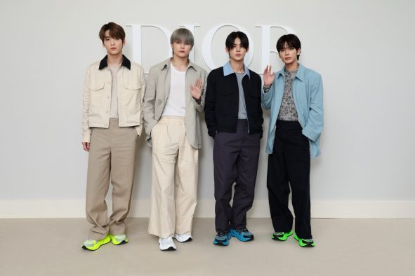 TOMORROW X TOGETHER、メンバーがキュートな「猫」たちと“会話”を繰り広げるほっこり映像公開