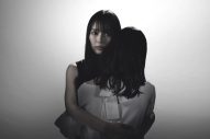 内田理央＆松井玲奈出演ドラマ『嗤う淑女』メインビジュアル解禁！主題歌は琴音（ことね）が担当 - 画像一覧（2/4）