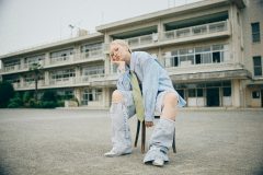 ちゃんみなが「I hate this love song」のパフォーマンスビデオ公開！「初恋」をテーマに学校で撮影