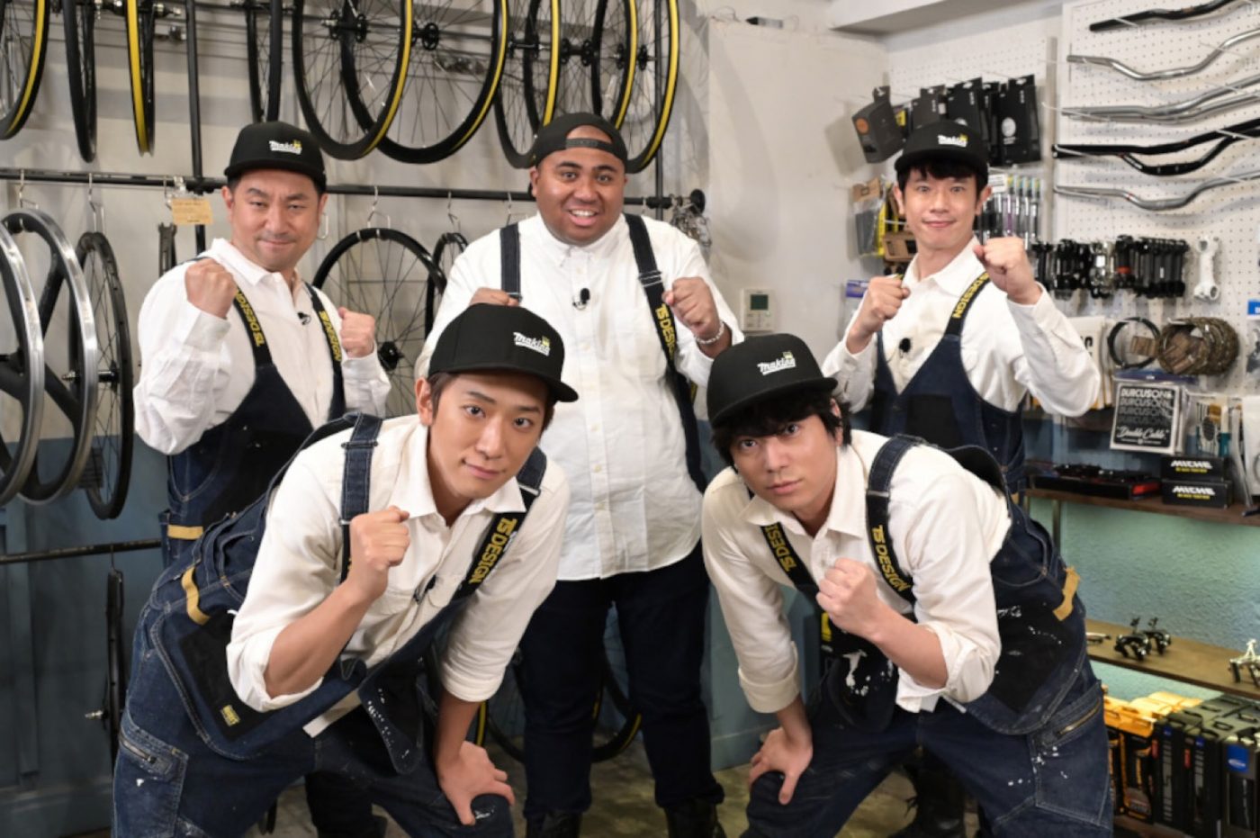 NEWS・小山慶一郎＆加藤シゲアキ、超おしゃれな“ピストバイク”を全力メイキング