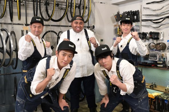 NEWS・小山慶一郎＆加藤シゲアキ、超おしゃれな“ピストバイク”を全力メイキング