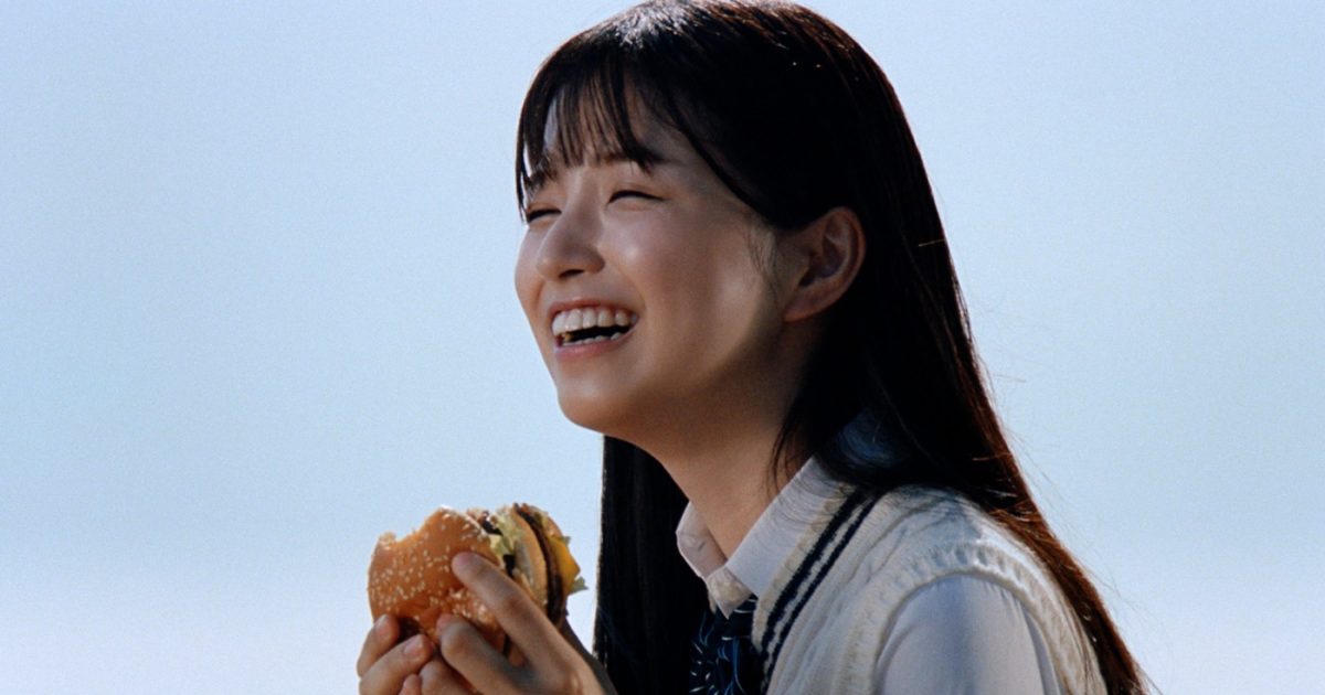乃木坂46五百城茉央ら新世代の笑顔が咲き誇る！ビッグマック×コカ