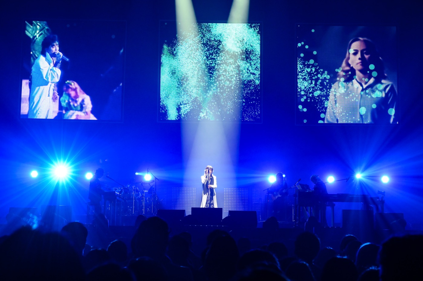 【ライブレポート】TM NETWORKデビュー40周年ファイナル公演で魅せた“TMサウンドのマジックの源泉” - 画像一覧（18/21）