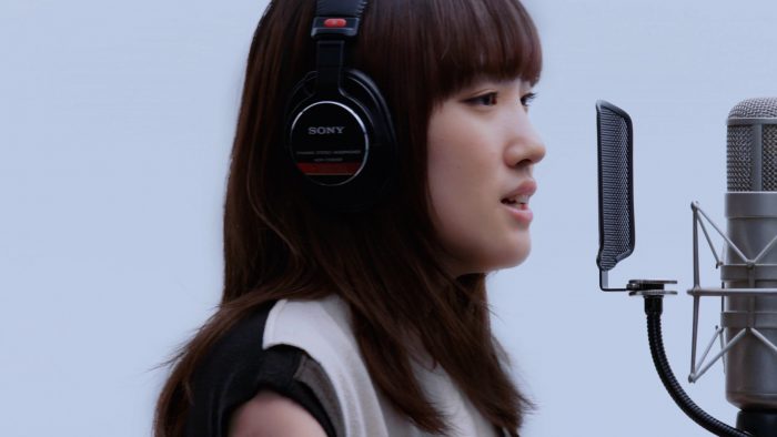 麗奈が出演する、“チェキ”×『THE FIRST TAKE STAGE』コラボムービーが完成