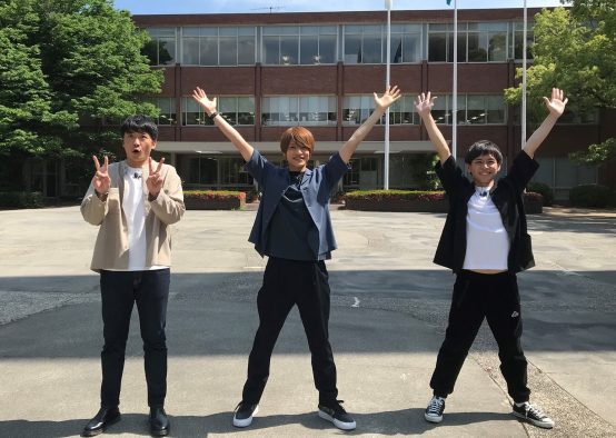 ジャニーズWEST・中間淳太、女子校ロケでイケメン先生に！ ごほうびの“頭ポンポン”に生徒が大感激