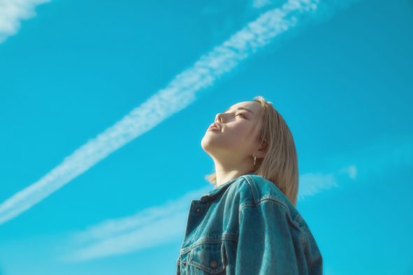 ゆいにしお、メジャーデビューを発表。「自分の歌と言葉にプライドを持って、今日を迎えました」