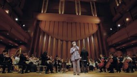 三浦大知、総勢59名のオーケストラとともに「燦燦」を歌唱した“1曲だけの贅沢ライブ”映像を公開