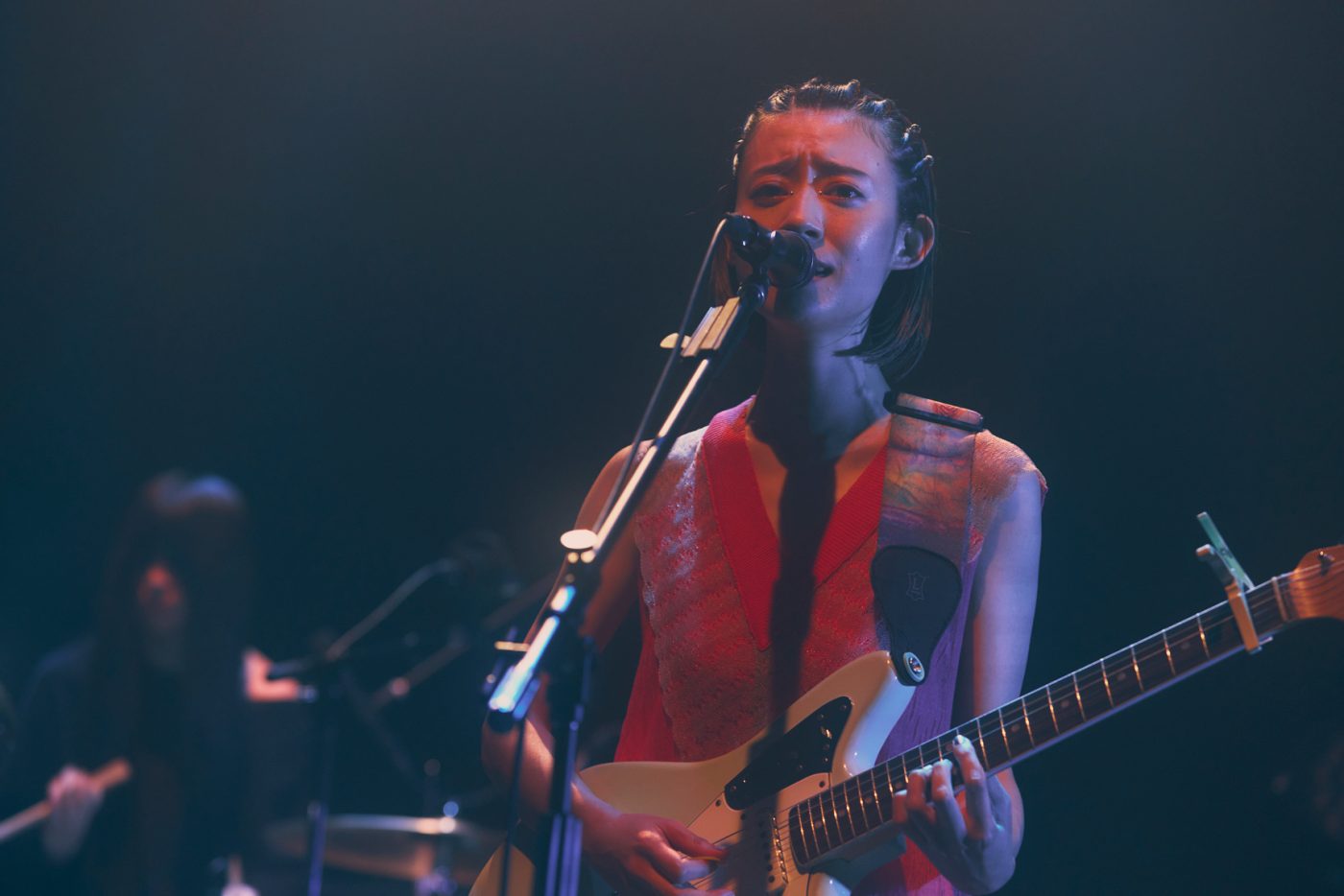 羊文学、『TOUR 2022“OOPARTS”』ファイナル。完遂とともに大きな岐路を迎えていることも感じさせるバンドの成長 - 画像一覧（2/16）