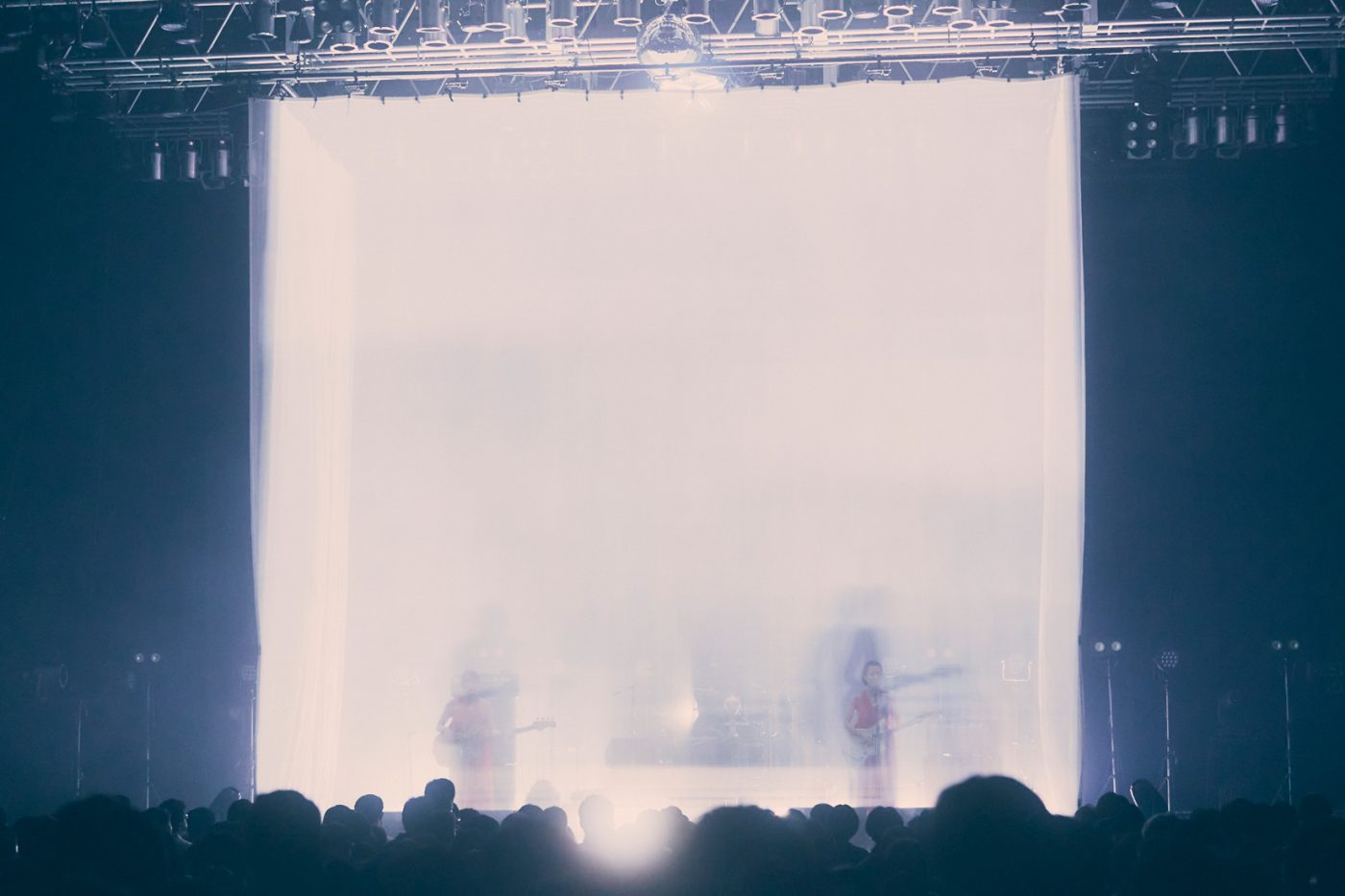 羊文学、『TOUR 2022“OOPARTS”』ファイナル。完遂とともに大きな岐路を迎えていることも感じさせるバンドの成長 - 画像一覧（13/16）