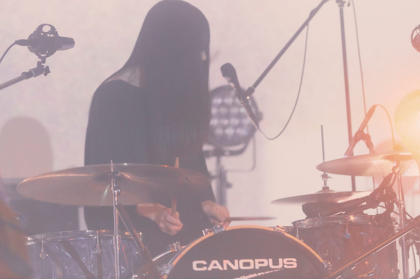 羊文学、『TOUR 2022“OOPARTS”』ファイナル。完遂とともに大きな岐路を迎えていることも感じさせるバンドの成長 - 画像一覧（14/16）