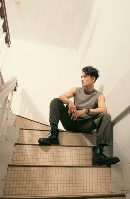 岩本照、『日経エンタ!』でSnow Manの矜持を語る。「過去を意識して生きていくことはしたくない」