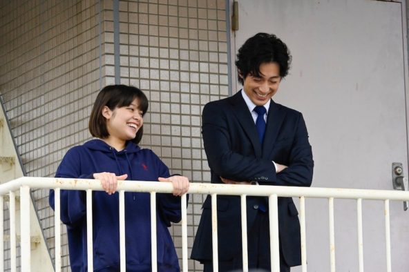 ドラマ『パンドラの果実』より、ディーン・フジオカ×岸井ゆきの仲良しオフショット公開