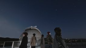 正体不明の5人組ロックバンド“帰りの会”が、新曲「朔日」MV（short ver.）を公開