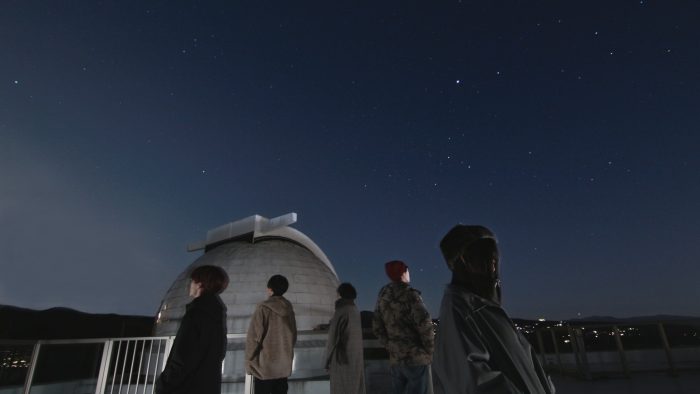 正体不明の5人組ロックバンド“帰りの会”が、新曲「朔日」MV（short ver.）を公開