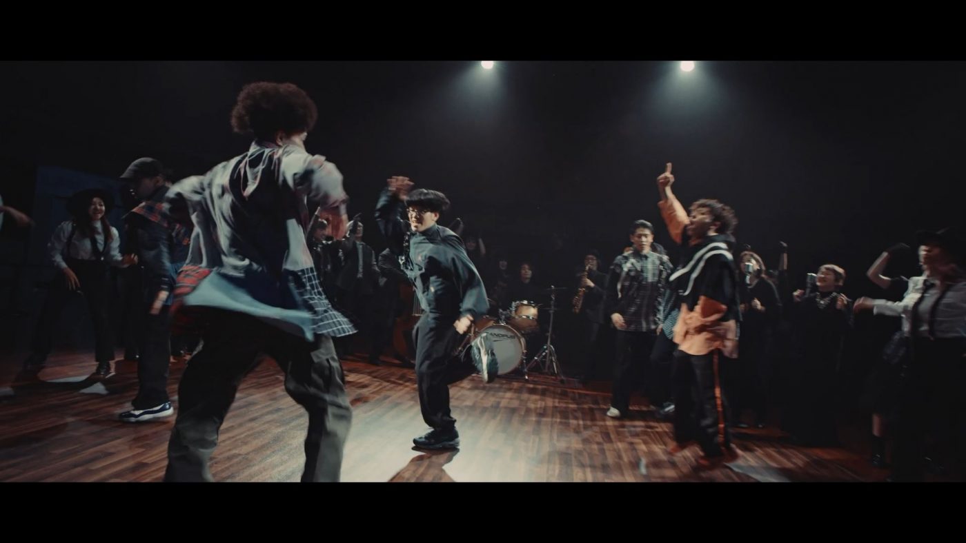 ReoNa、かつてないほど“ダンス”を全面に押し出した意欲作「シャル・ウィ・ダンス？」MV公開 - 画像一覧（5/8）