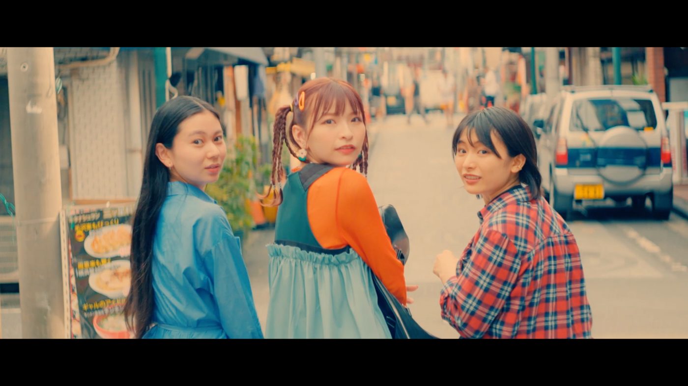 halca、アニメ『Engage Kiss』OPテーマ「誰彼スクランブル」MVで演技に初挑戦