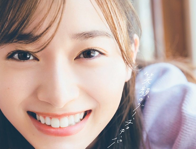 櫻坂46・守屋麗奈、1st写真集より大好きなピンクのビキニではにかむ一