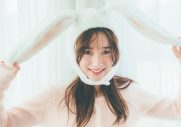 櫻坂46・守屋麗奈、1st写真集の裏表紙4パターンと秋元康の帯コメント公開 - 画像一覧（4/4）