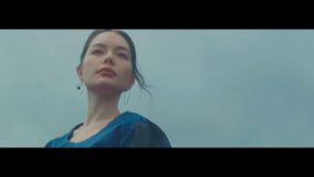 安田レイ、アニメ『ラブオールプレー』ED曲「風の中」MV公開！ 音源の先行配信もスタート